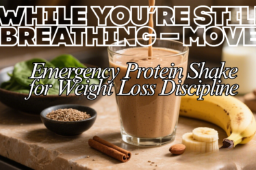 High-protein smoothie with banana, spinach, flax seeds, almond milk and cinnamon for weight loss discipline